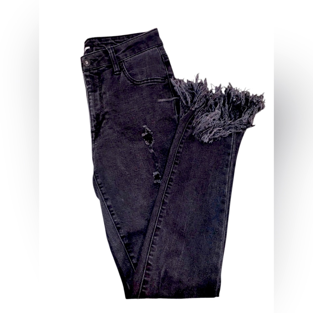 CEST TOI DISTRESSED RAW HEM SKINNY. EXCELLENT CONDITION!